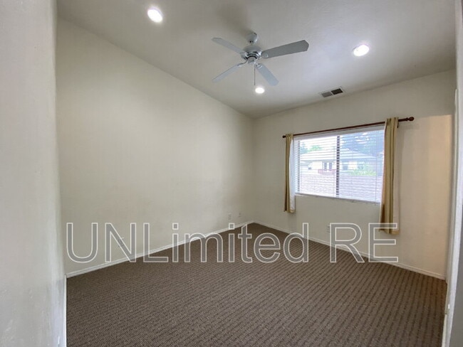 Building Photo - 1324 E Chubs Way
