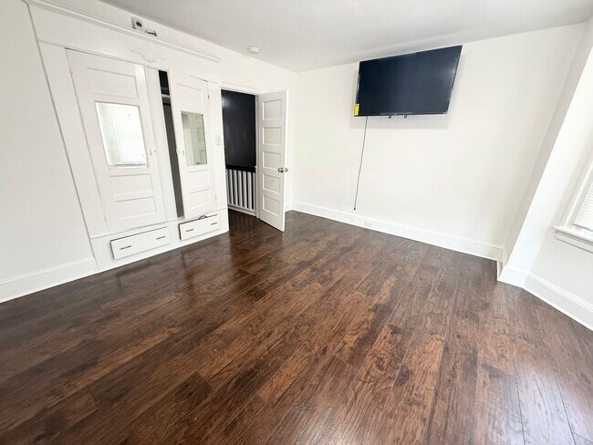 Building Photo - 242 Pusey Ave