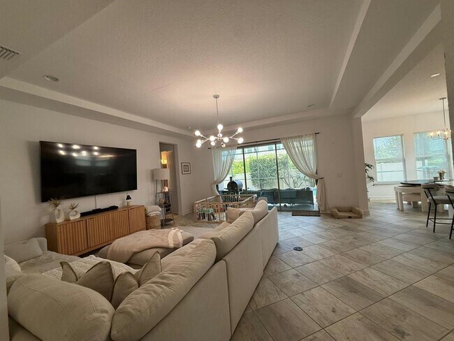Building Photo - 12913 Utopia Lp