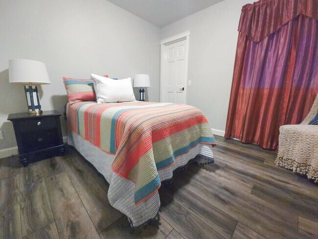 Building Photo - Spacious 4-Bedroom Home with Modern Updates & Expansive Yard