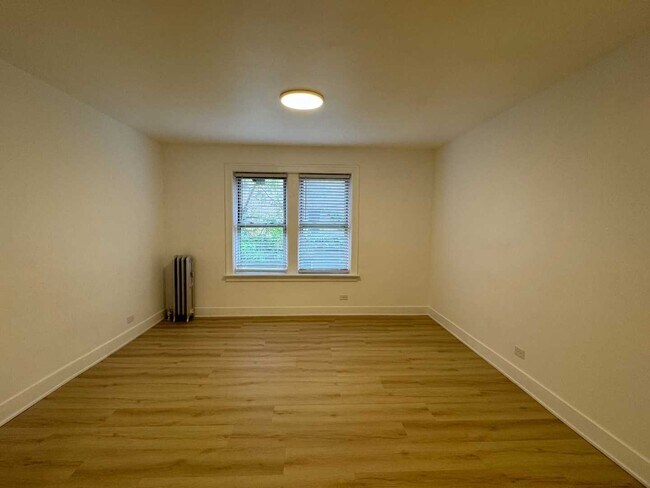 Building Photo - 6310 N Artesian Ave