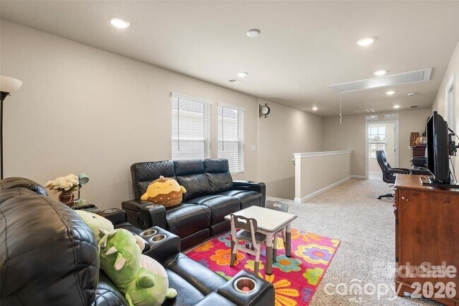 Building Photo - 613 Cedar Knoll Cir