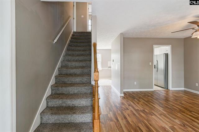 Building Photo - 211 Glendevon Way