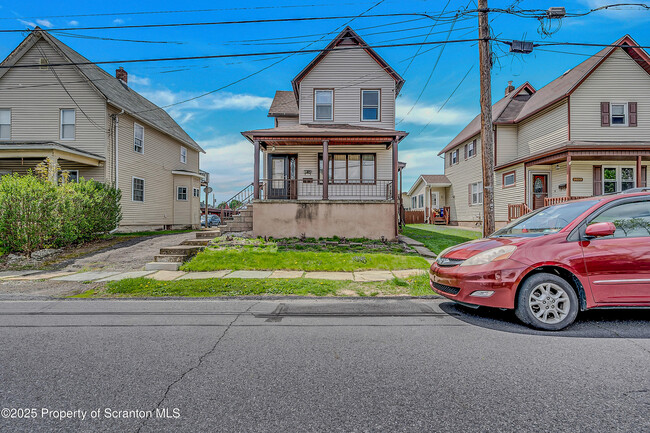 Primary Photo - 1605 Bulwer St