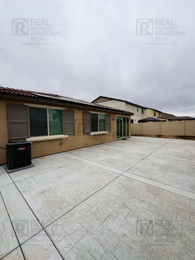 Building Photo - Beautiful 3 Bed, 2 Bath Single-Story Home in McSweeny Farms with Open-Concept Living