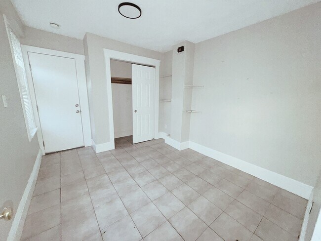 Building Photo - 46 Grove St