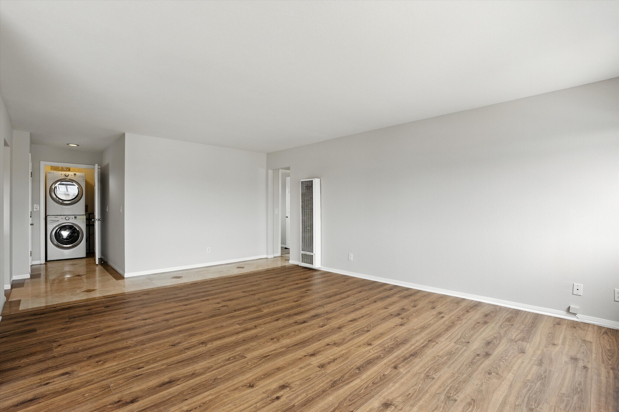Building Photo - 1152 W 24th St