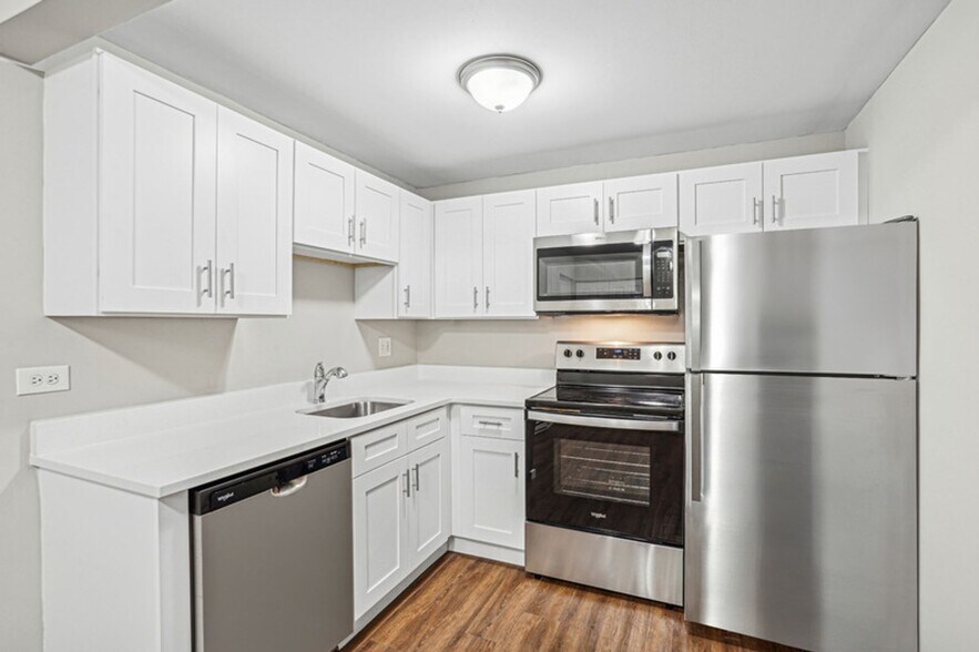 Building Photo - Medinah Terrace Apartments