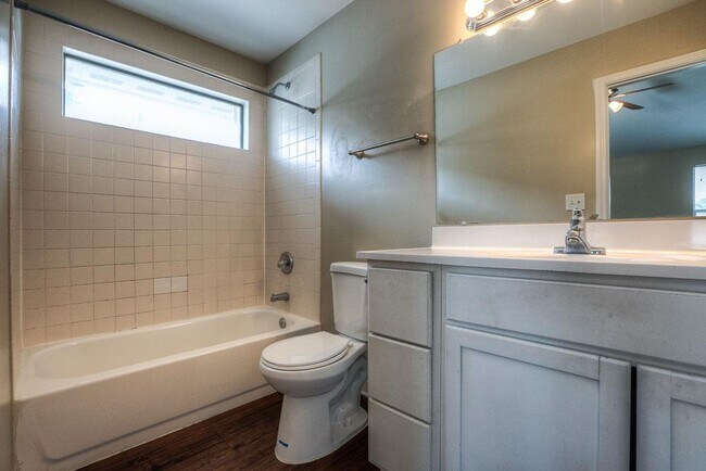 Building Photo - 10602 Pine Landing Dr