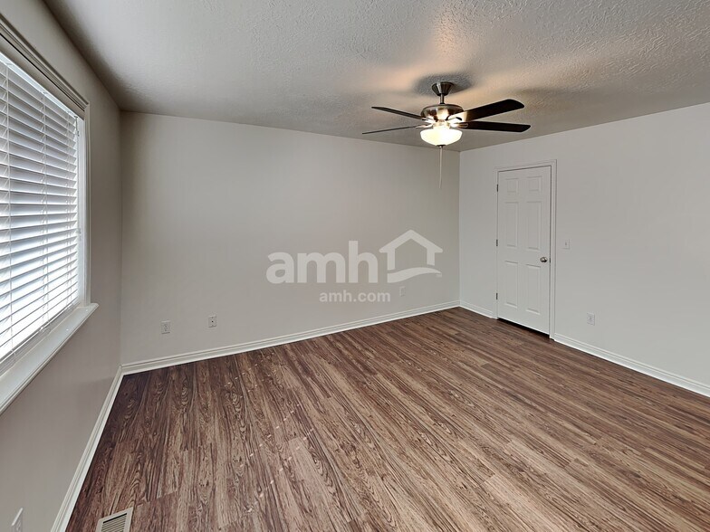 Building Photo - 468 E 1480 N