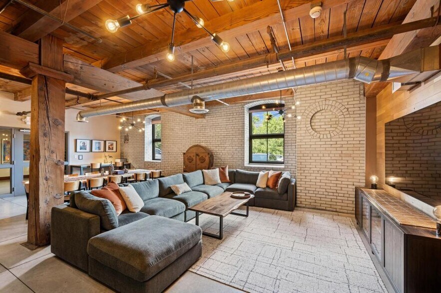 Building Photo - 127 5th St NE