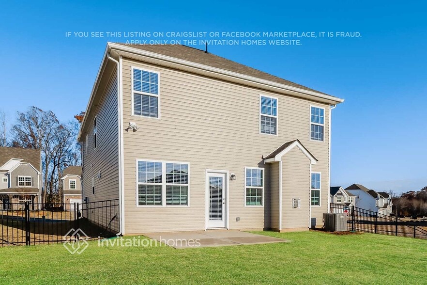 Building Photo - 411 Kennerly Ctr Dr