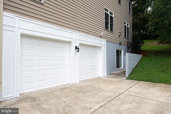 Building Photo - 7119 Barry Rd