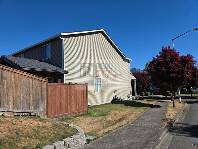 Building Photo - Check out this beautiful 3 bedroom, 2.5 bath home!