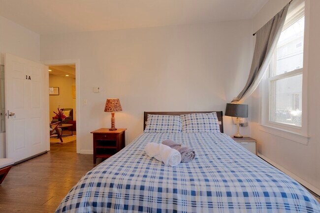 Building Photo - 157 Perkins St