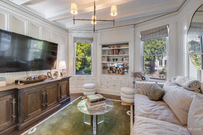 Building Photo - 3228 Washington St