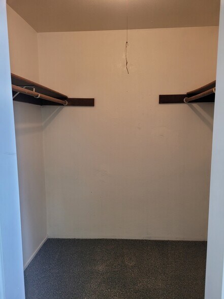 unit d master walk in closet - 1045 S Jasper St