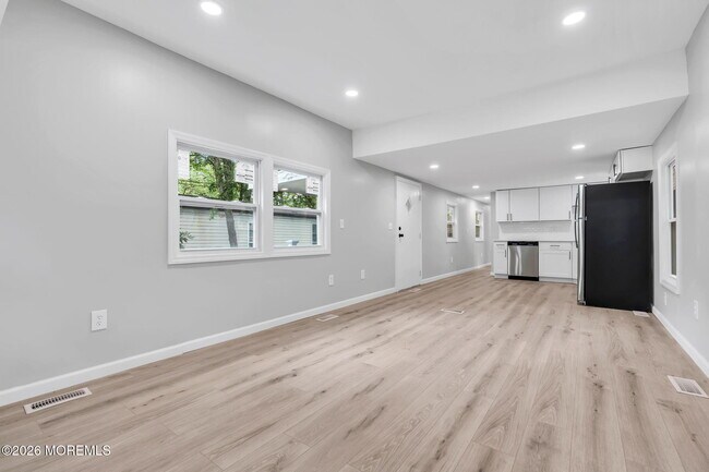 Building Photo - 56 Marcia Memorial Cir