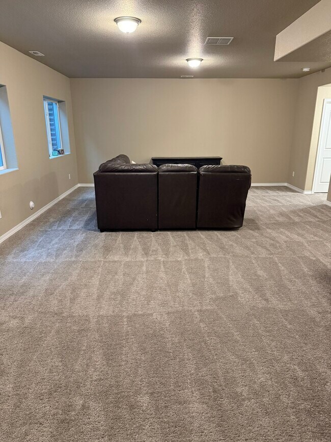 Building Photo - 9958 Golf Crest Dr