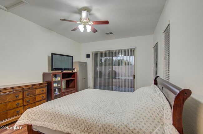Building Photo - 218 E Sunburst Ln