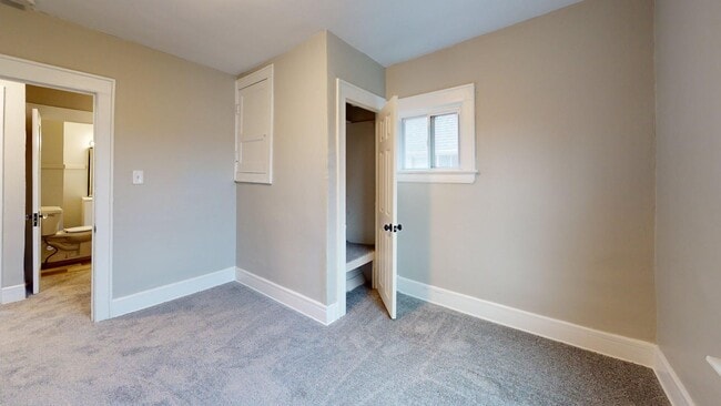 Building Photo - Edgewater Neighborhood - 3 bedroom - 2 Bat...