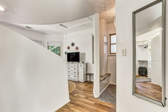 Building Photo - Design on Duffy