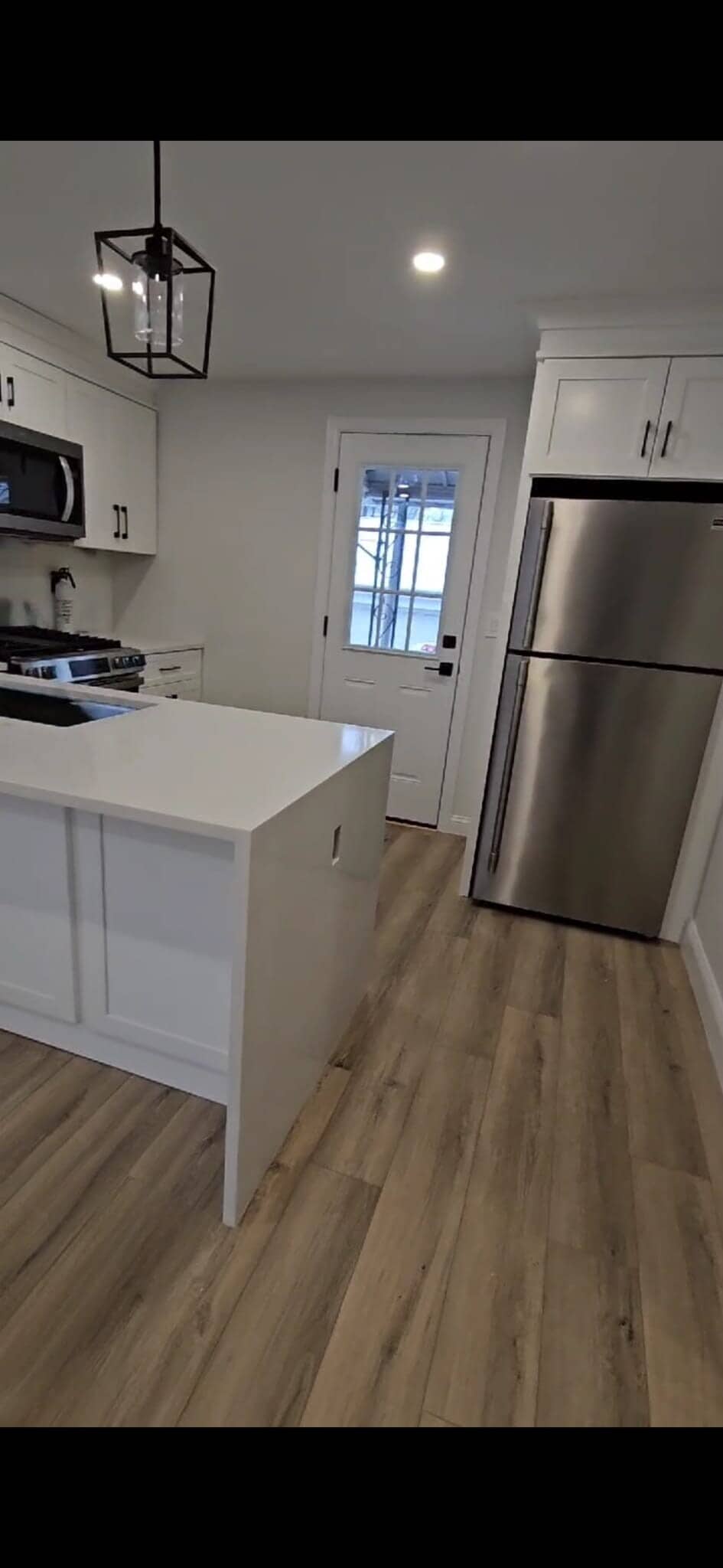 Building Photo - 613 Willow Ave