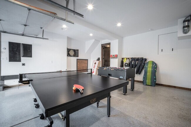 Building Photo - 116 Winterleaf Dr