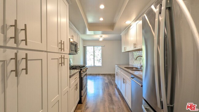 Building Photo - 1696 Palisades Dr