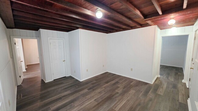Building Photo - Newly Remodeled.