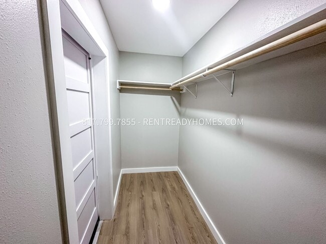 Building Photo - 8142 Howard Dr
