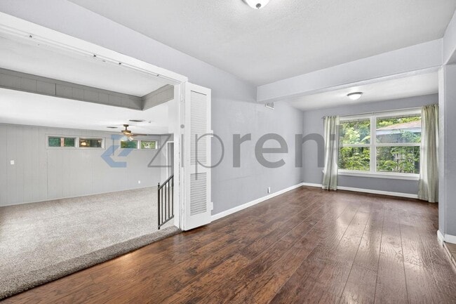 Building Photo - Unit
