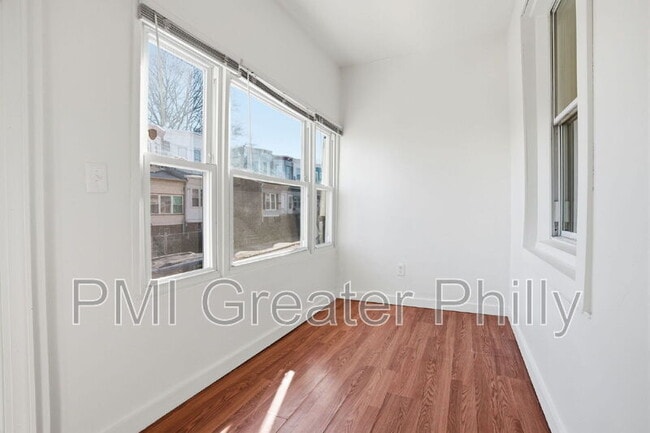 Building Photo - 1916 S Salford St