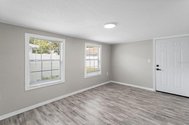 Building Photo - 6802 W Comanche Ave