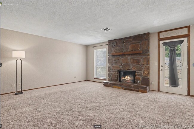Building Photo - Charming 3-Bed Jenks Home Near Tulsa Hills – Large Corner Lot!