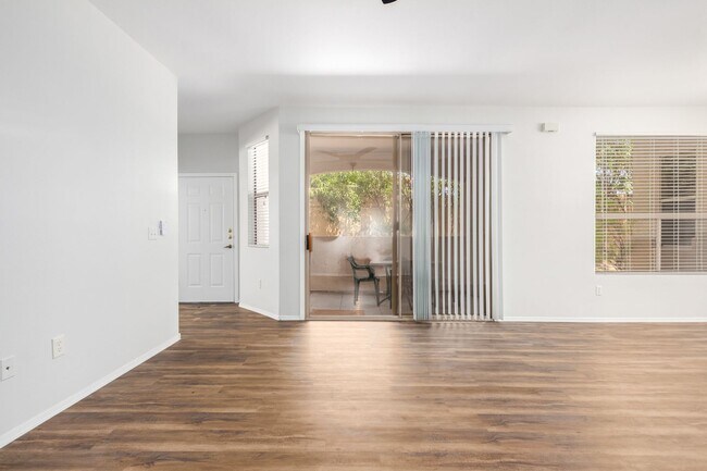 Building Photo - North Scottsdale Large 3 bed condo with attached 2 car garage, 1st floor unit