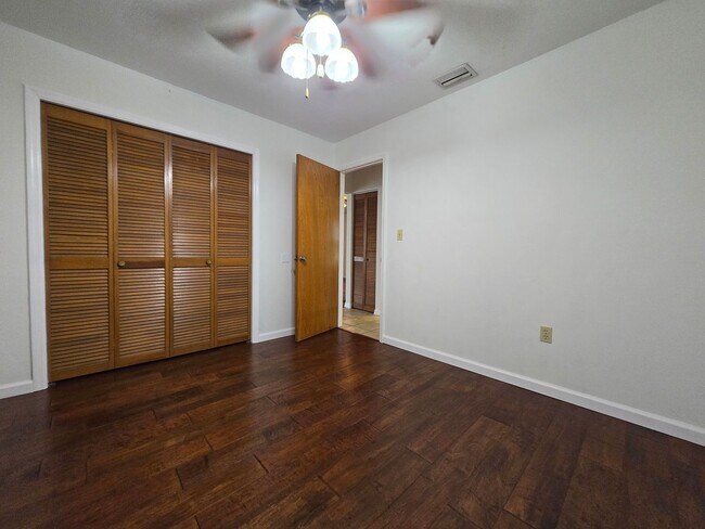 Building Photo - Springtree - Beautiful, spacious home