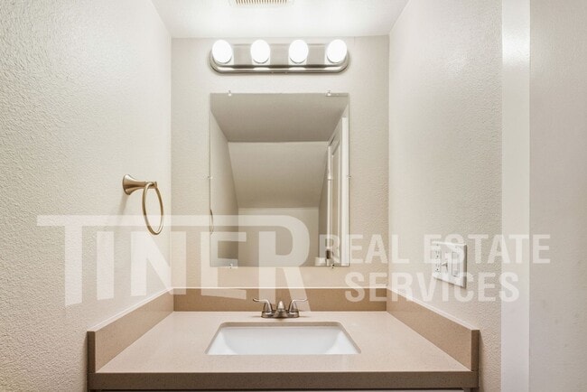 Building Photo - 6355 Villa Dr