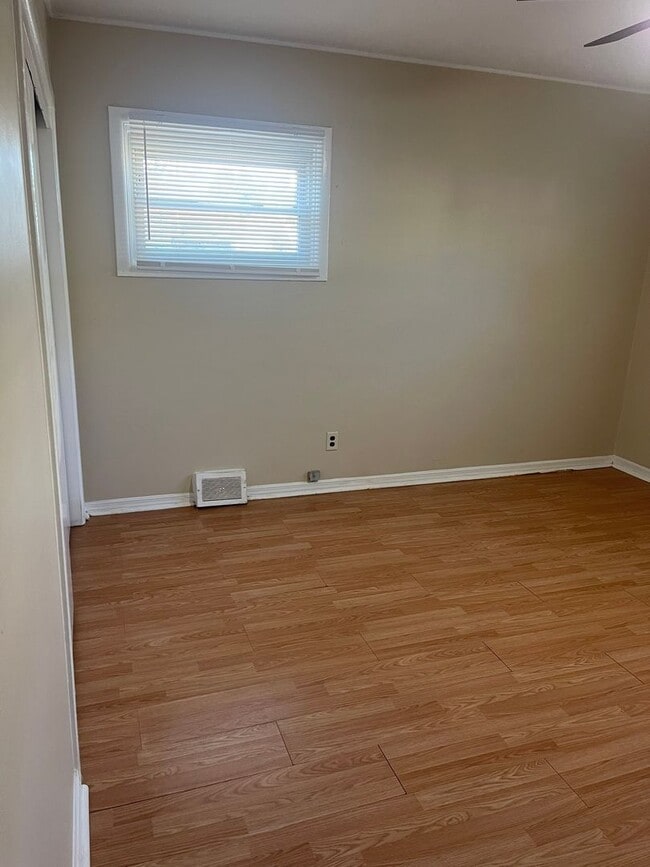 Building Photo - 11 Malvina Ln