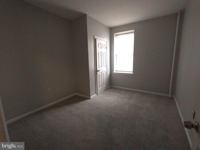 Building Photo - 307 Dolphin St