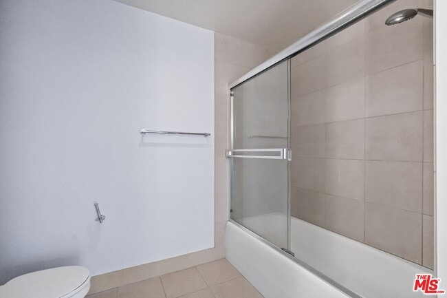 Building Photo - 1100 S Hope St