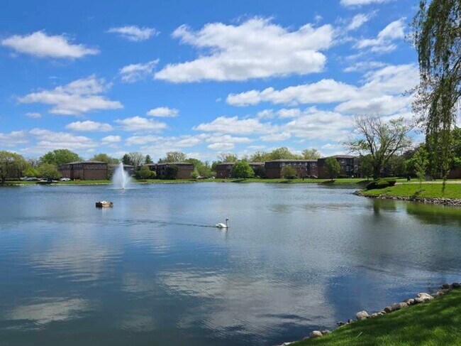 Building Photo - 9430 Bay Colony Dr