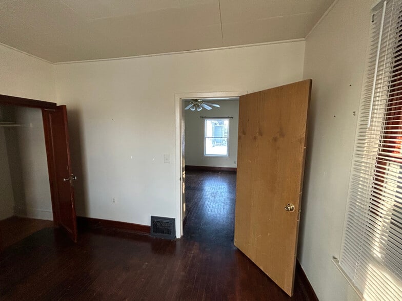 Building Photo - 1897 E Newberry St