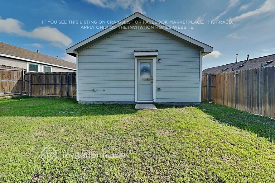 Building Photo - 3220 Crestone Dr