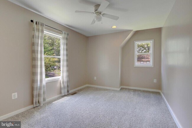 Building Photo - 5645 Battee Dr