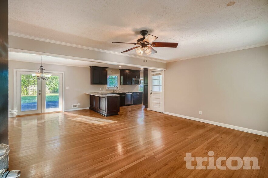 Building Photo - 2054 North Rd SW