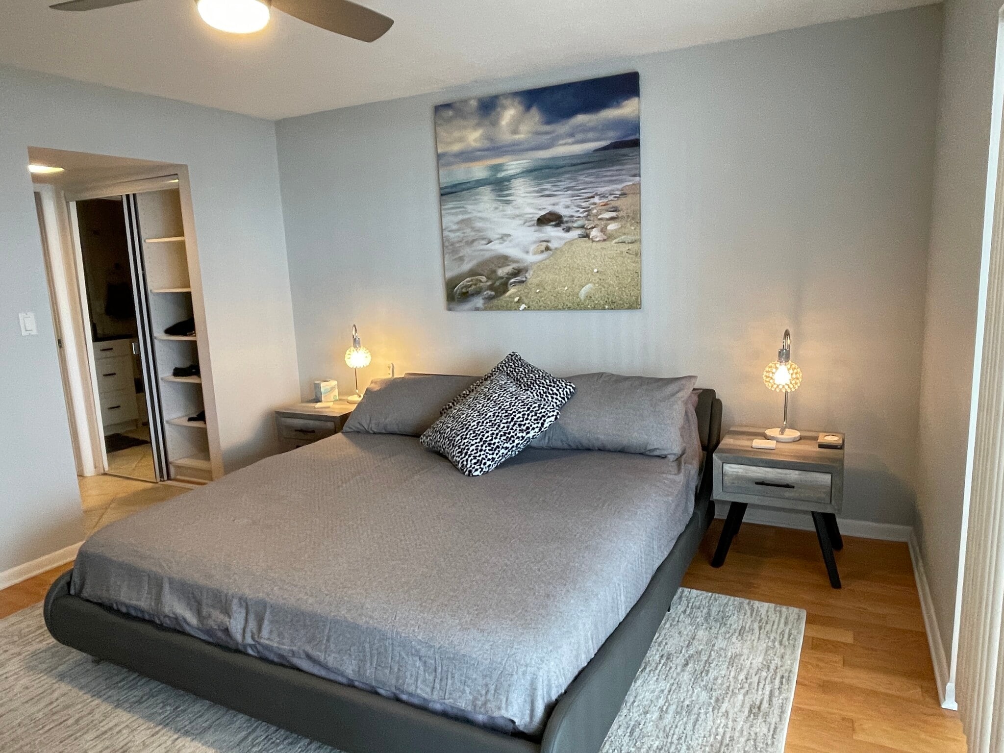 Building Photo - 1055 W Peppertree Dr