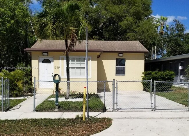 Primary Photo - 1215 NE 127th St