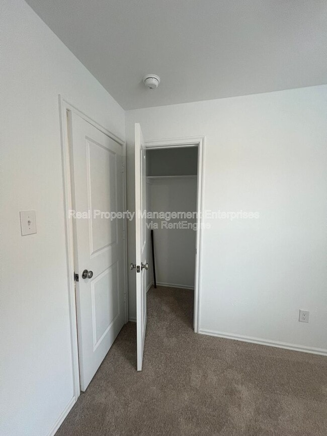 Building Photo - 14810 Razorbill Dr