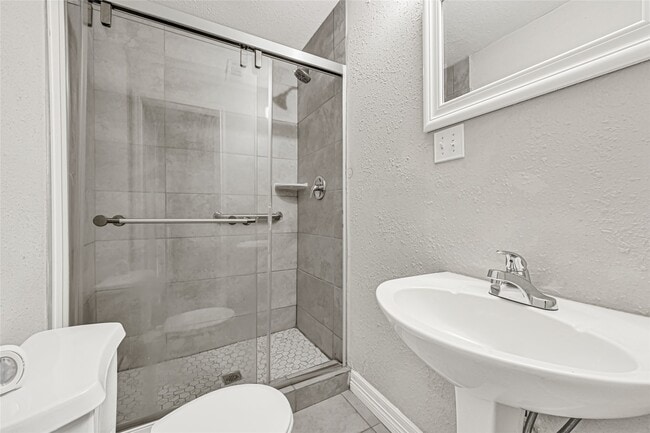 Building Photo - 306 E 38th St